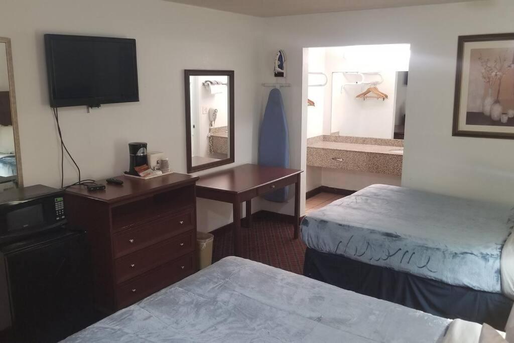 Hotel 2 Queen Beds Hotel Room 135 Booking Stillwater Exterior foto
